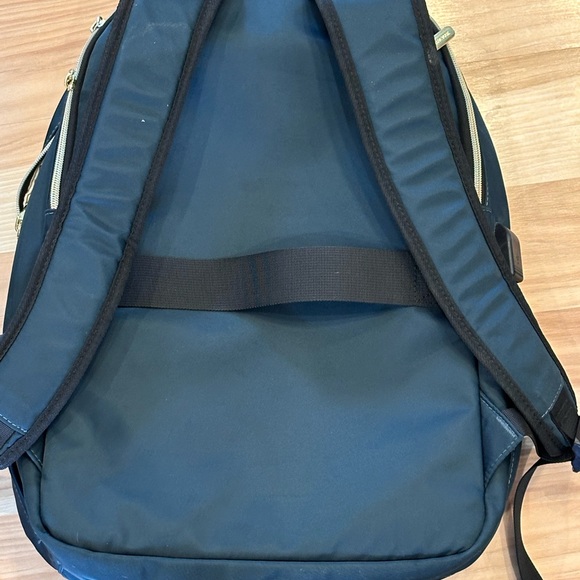 Lovevook Backpack - Picture 2 of 3